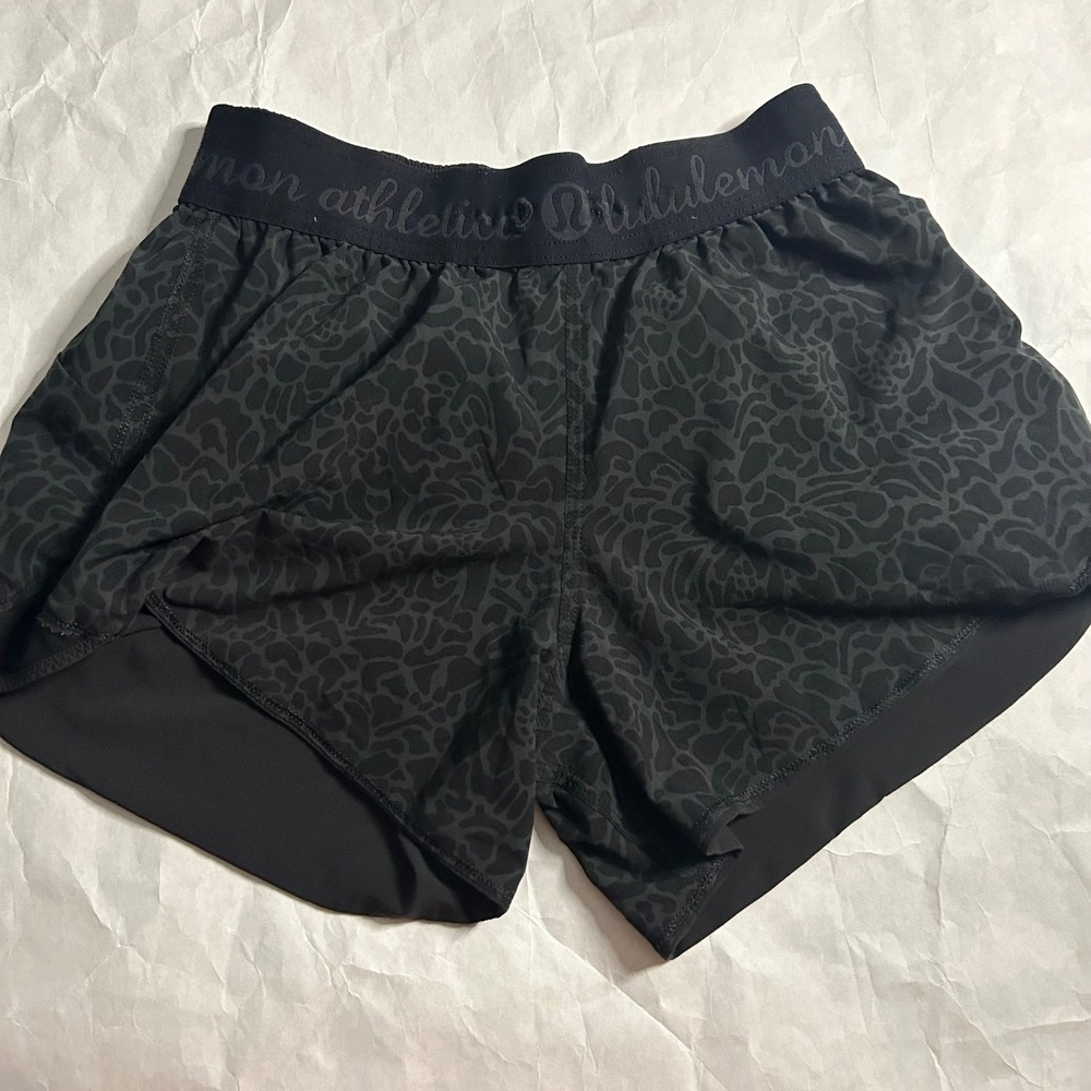 Lululemon Go the Distance Short Reversible Black Petal Camo Print No Drawstrings